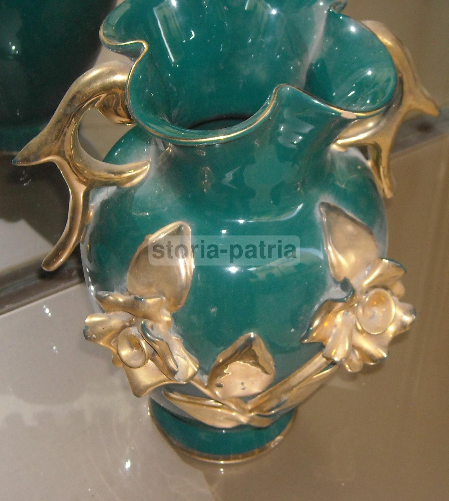 Arte Decorativa, Design, Elegante Vaso Soprammobile, Decori Floreali Dorati Rilievo immagine 1