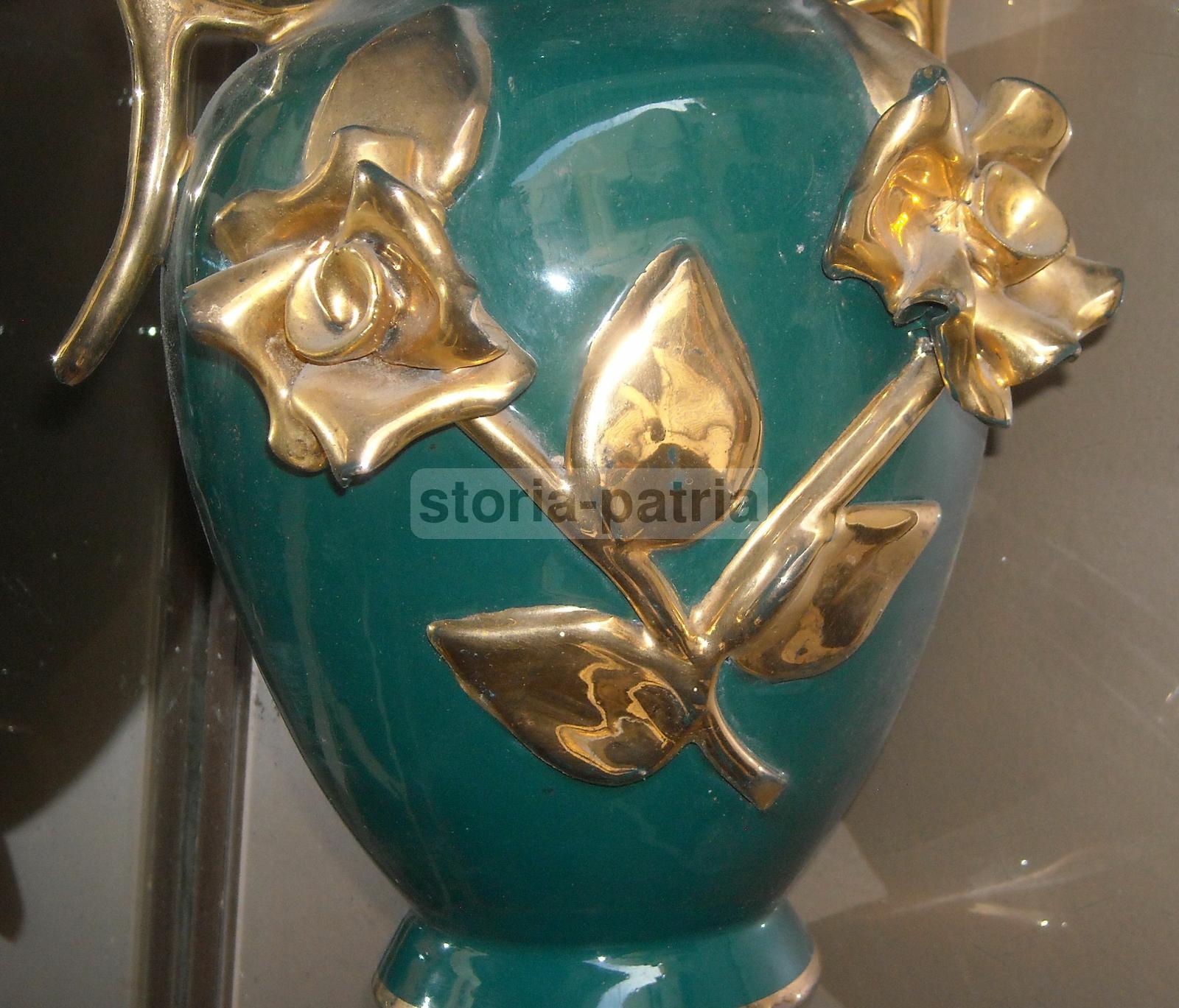 Arte Decorativa, Design, Elegante Vaso Soprammobile, Decori Floreali Dorati Rilievo immagine 2