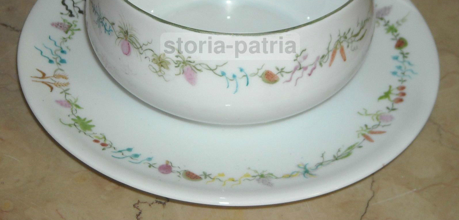 Deliziosa Porcellana Da Collezione, Hutschenreuther, Decori Con Fiori E Frutta immagine 1