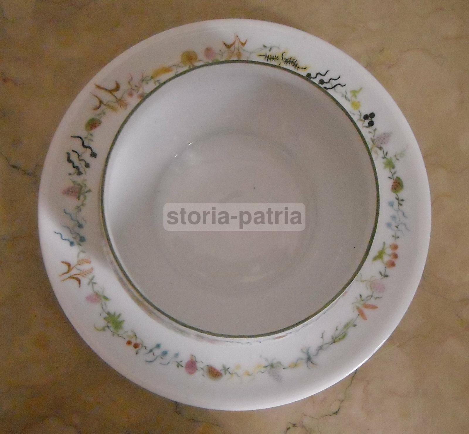 Deliziosa Porcellana Da Collezione, Hutschenreuther, Decori Con Fiori E Frutta immagine 2
