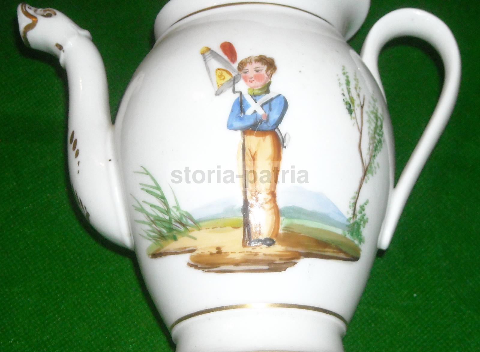 Giochi Di Bimbi, Soldatino, Arte, Folklore, Caffettiera Da Collezione, Da Restaurare immagine 2