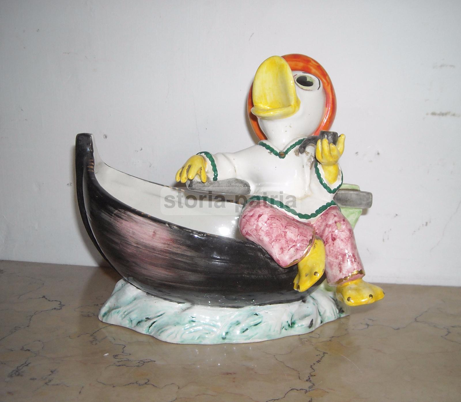 Grazioso Soprammobile d'Epoca, Paperotto Pescatore, Simpaticissima Ceramica, Marca immagine 4