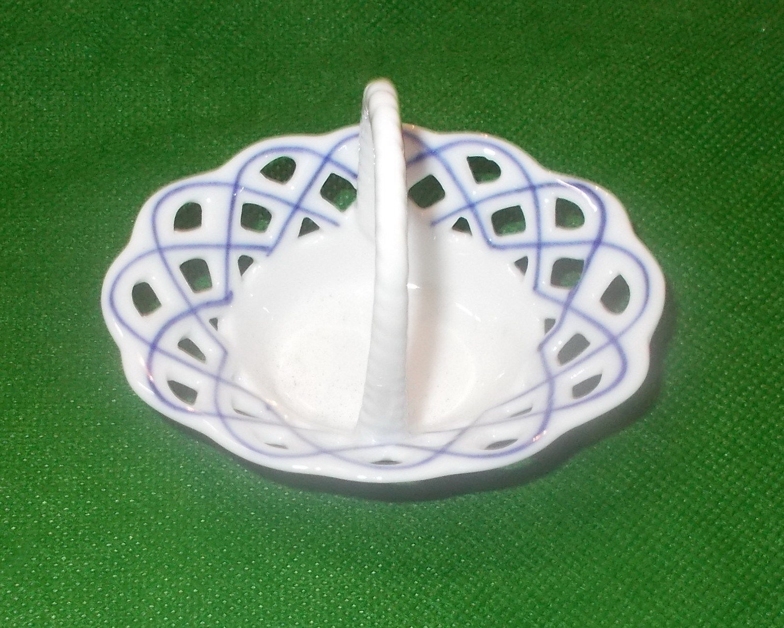 Porcellana Da Collezione, Artistico Cestino, Piacevole Modellato, Decoro In Blu immagine 2
