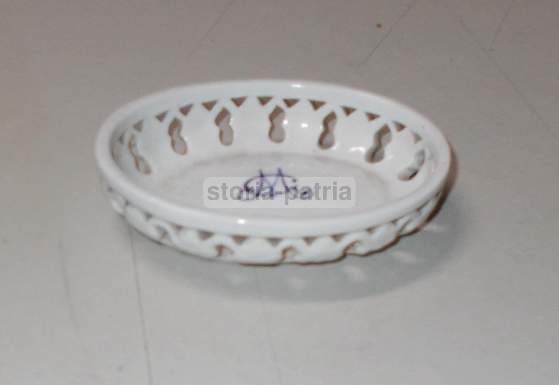 Veneto, Nove, Barettoni, Grazioso Soprammobile, Decorativa Ceramica, Monogrammata immagine 1