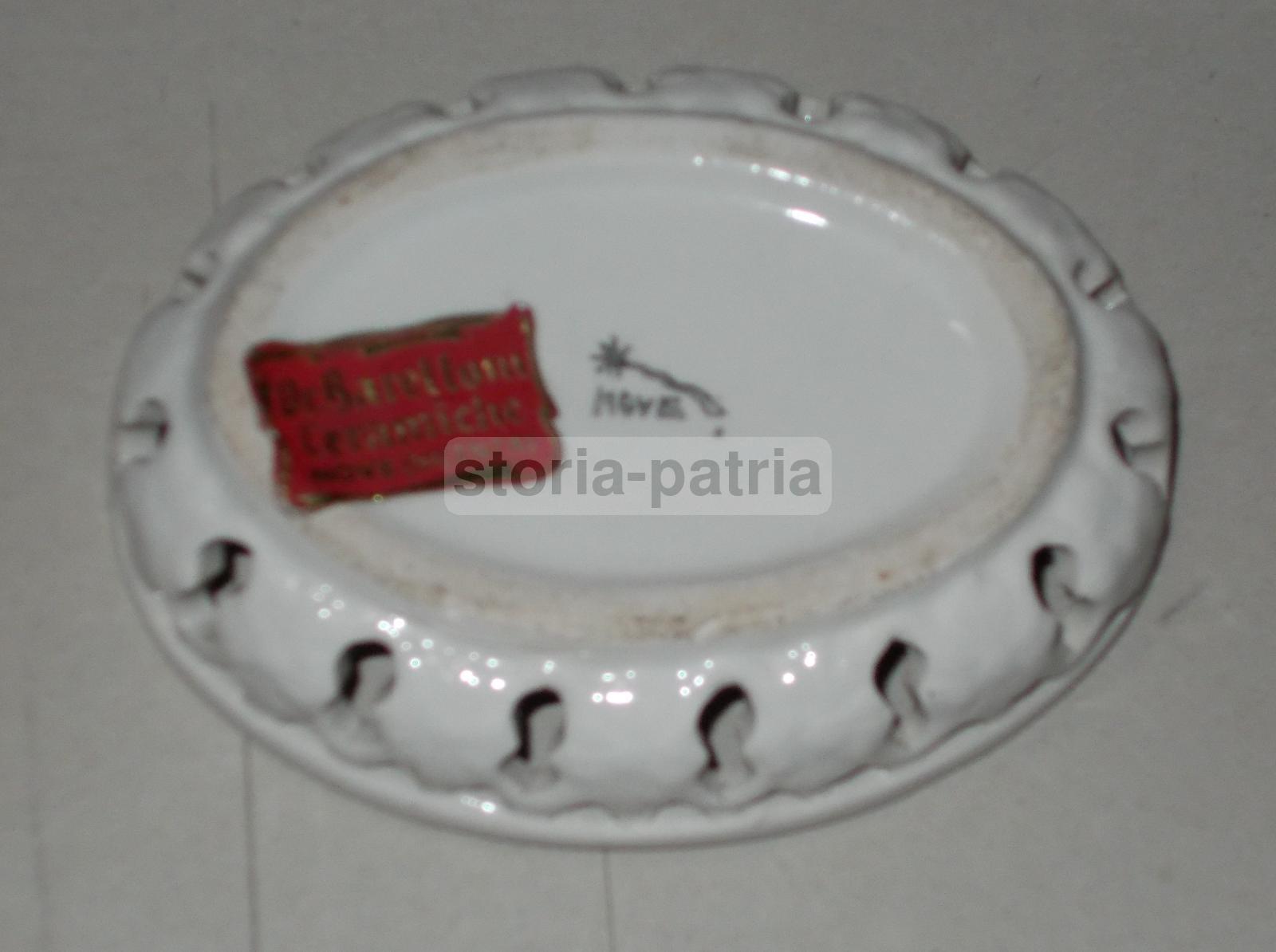 Veneto, Nove, Barettoni, Grazioso Soprammobile, Decorativa Ceramica, Monogrammata immagine 2